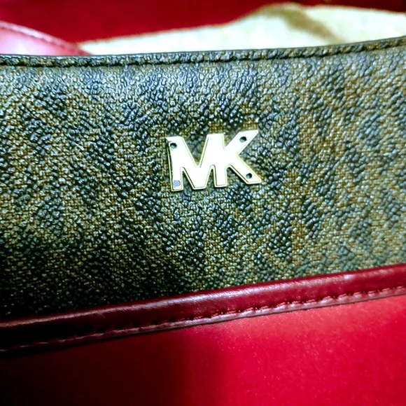 Michael Kors Gloria Signature MK Printed Crossbody Bag - Picture 2 of 16